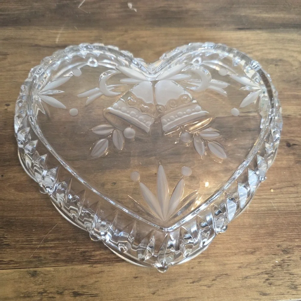 Mikasa HEART Frosted‎ Bell TRAY Holiday Classic Bowl Cookie Candy Ribbed 9